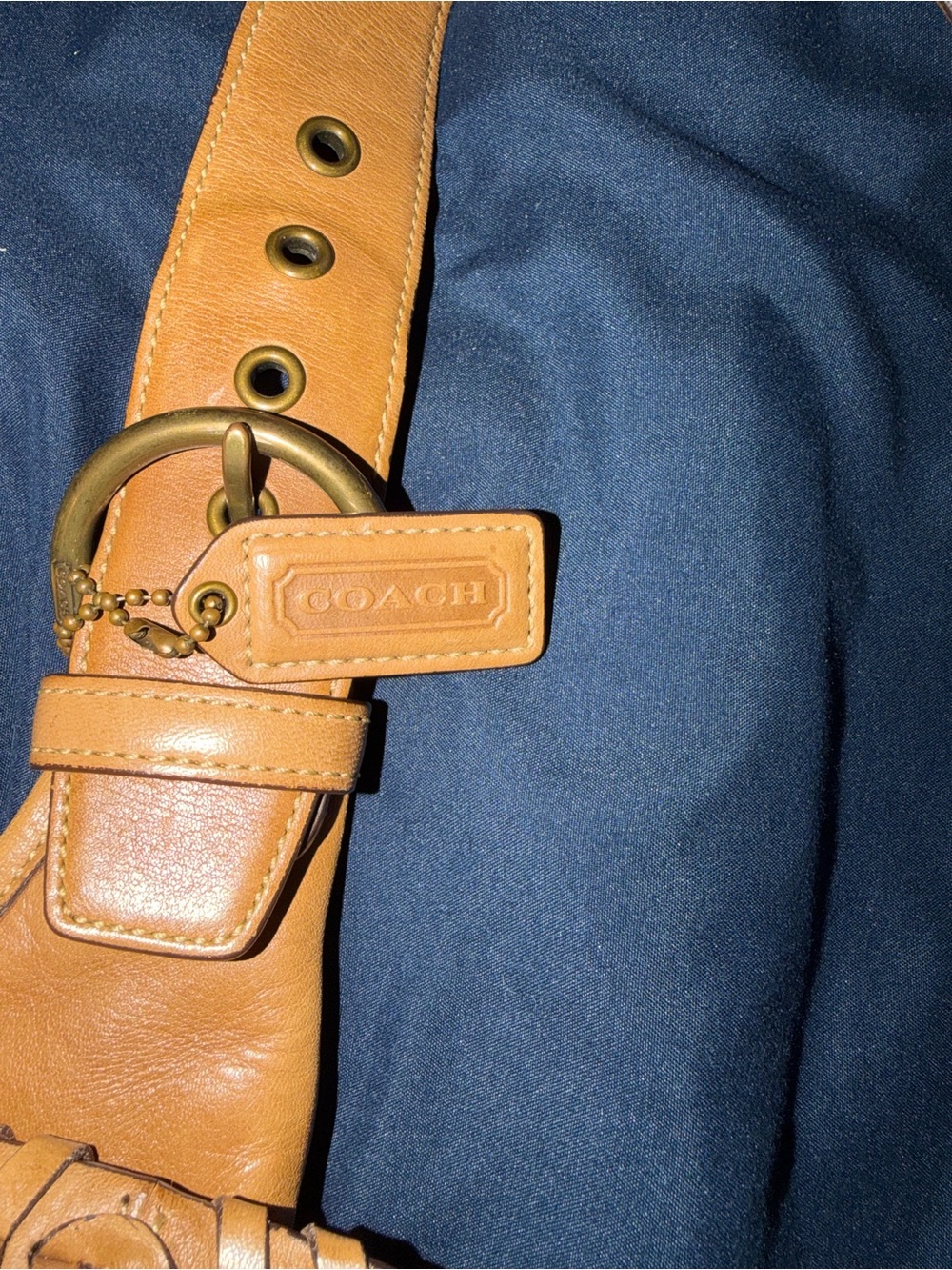 Coach Women's Leather crossbody Bag in tan. Style 9540 - Picture 7 of 11